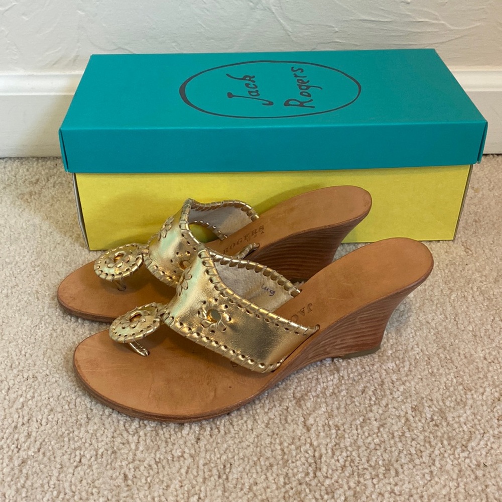 Jack Rogers Women’s Gold Wedge Sandals size 6 - LIKE NEW!